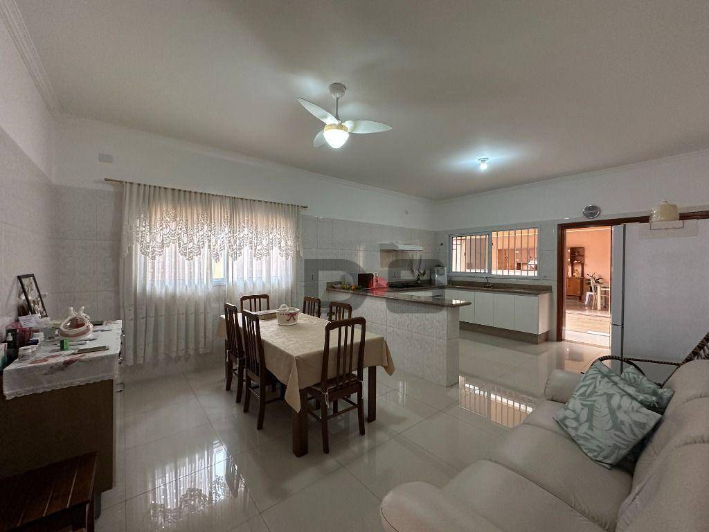 Casa, 3 quartos, 180 m² - Foto 3