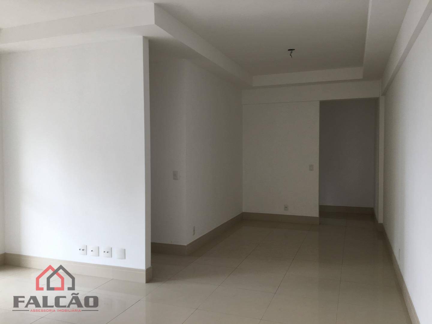 Apartamento à venda com 3 quartos, 130m² - Foto 1