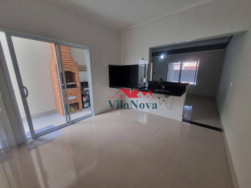 Casa à venda com 3 quartos, 90m² - Foto 1