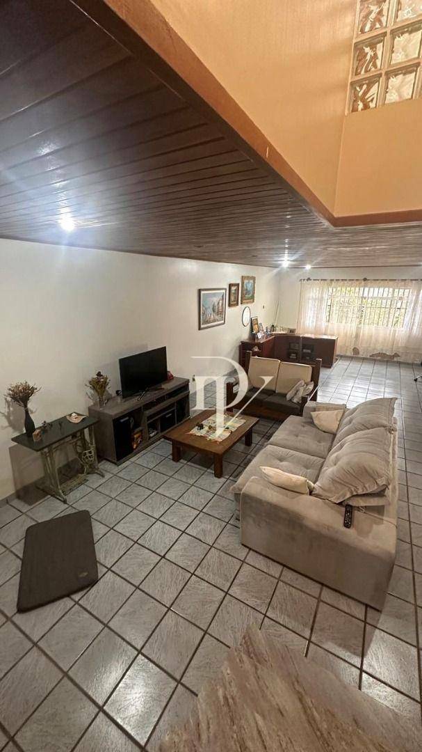 Casa à venda com 3 quartos, 258m² - Foto 1