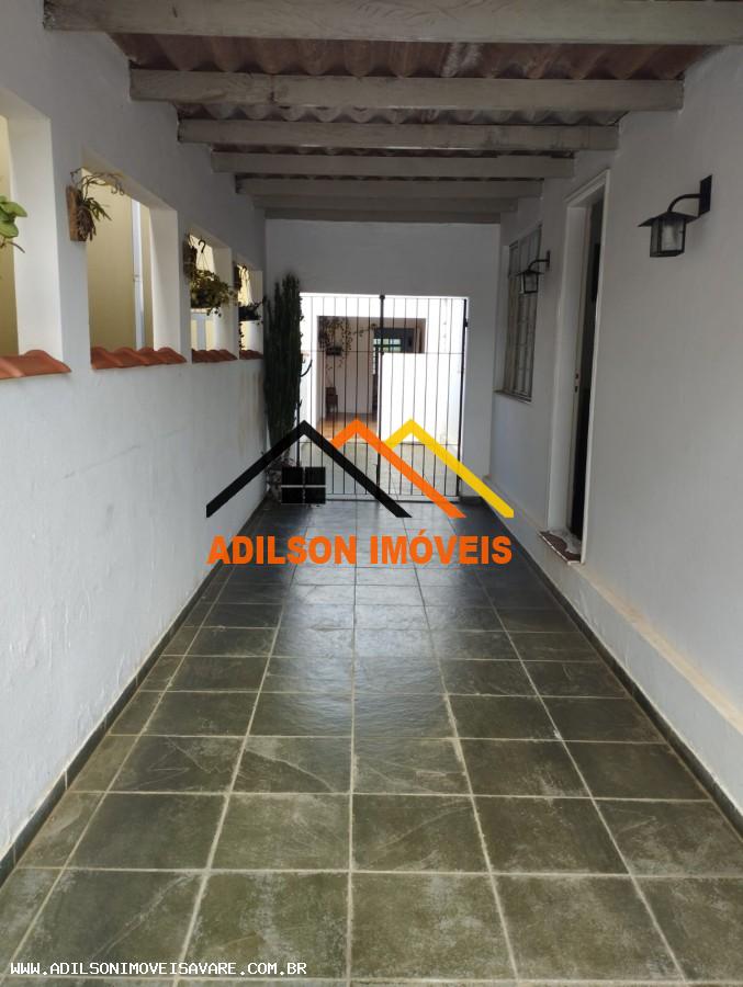Casa à venda com 4 quartos, 441m² - Foto 1