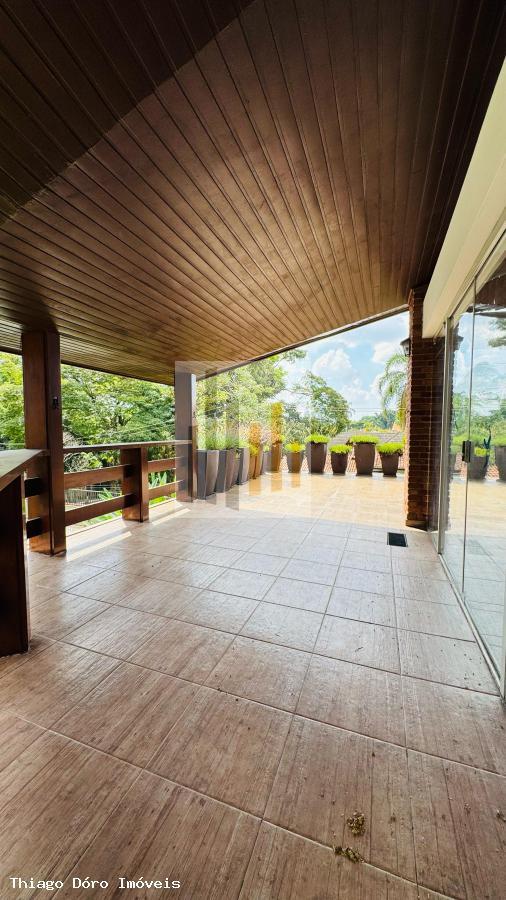 Casa à venda com 4 quartos, 840m² - Foto 3