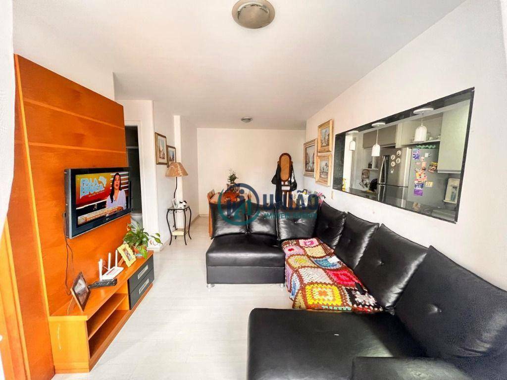 Apartamento à venda com 3 quartos, 70m² - Foto 2