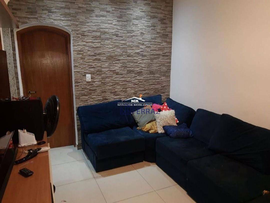 Casa à venda com 3 quartos, 200m² - Foto 2