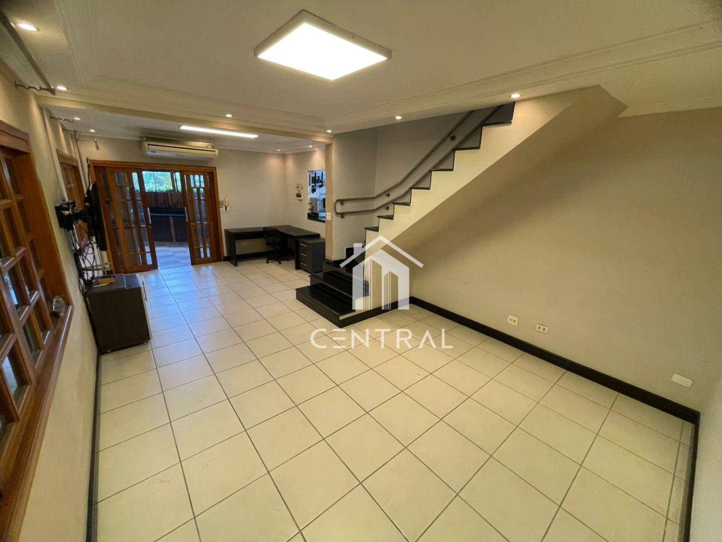 Sobrado, 3 quartos, 275 m² - Foto 2