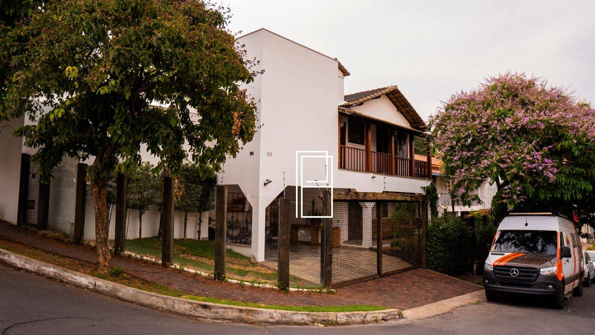 Casa à venda com 4 quartos, 300m² - Foto 2