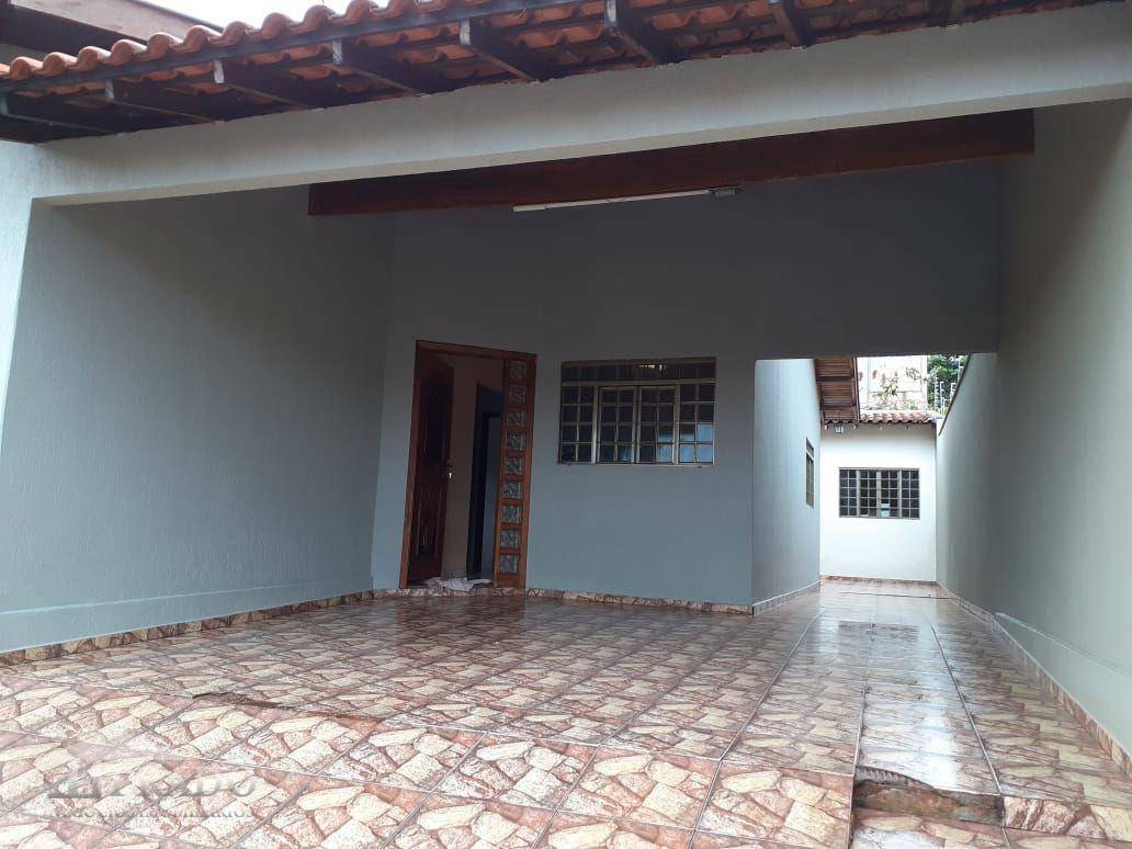 Casa à venda com 3 quartos, 135m² - Foto 1