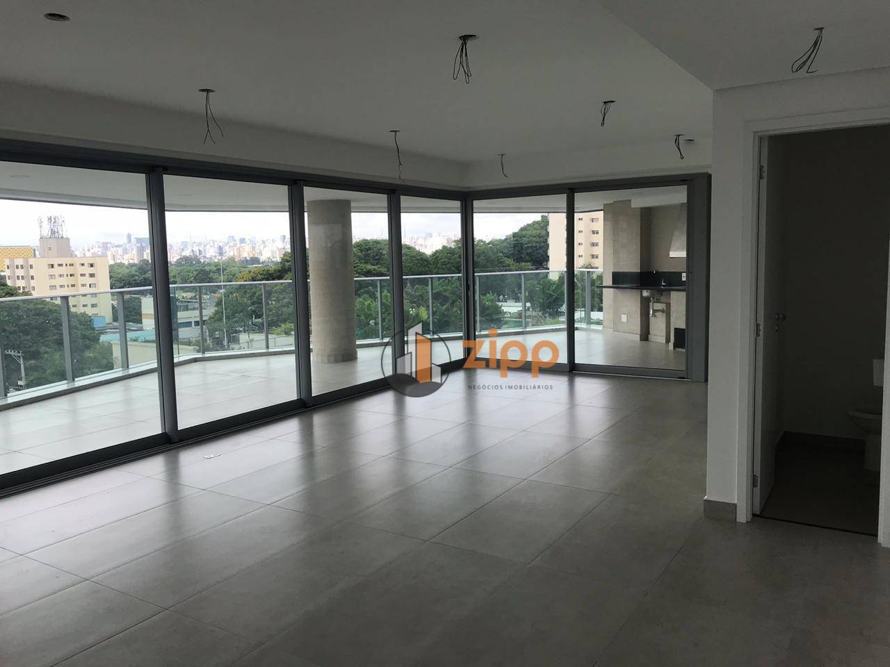 Apartamento à venda com 4 quartos, 265m² - Foto 2