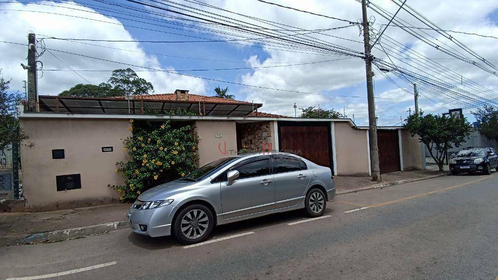 Casa para alugar com 3 quartos, 260m² - Foto 1