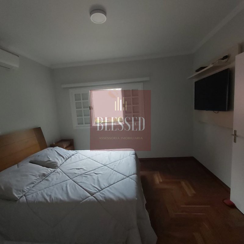 Casa de Condomínio à venda com 4 quartos, 270m² - Foto 2