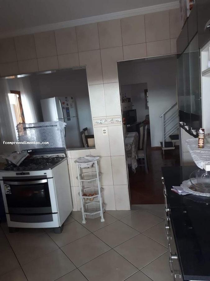 Casa à venda com 3 quartos, 168m² - Foto 14