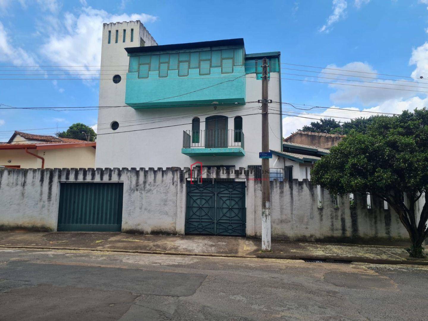 Sobrado à venda com 4 quartos, 213m² - Foto 1