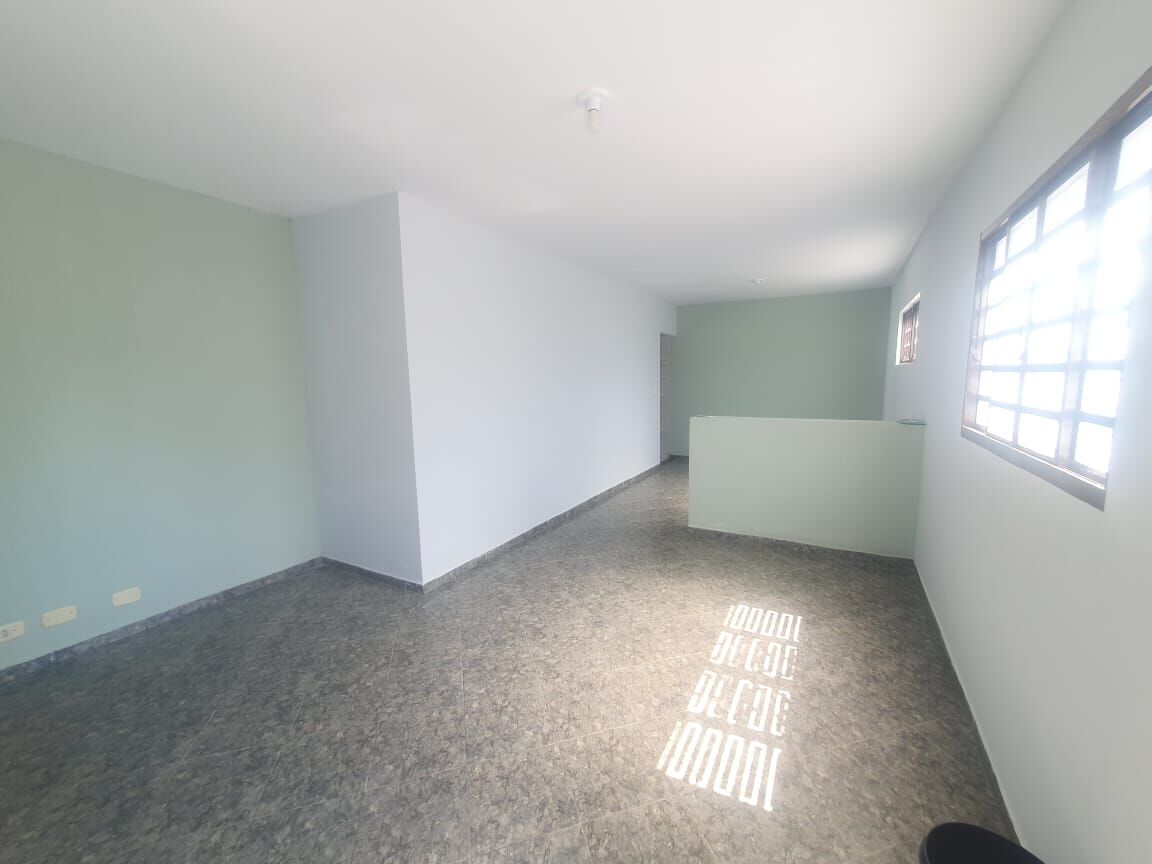 Casa à venda com 3 quartos, 180m² - Foto 2