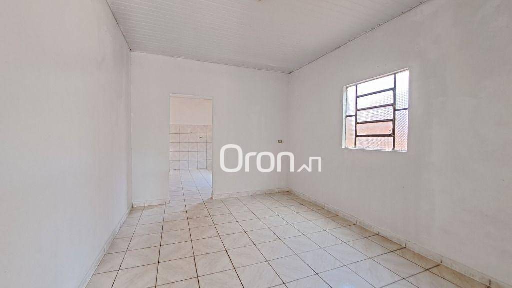 Casa à venda com 1 quarto, 200m² - Foto 2