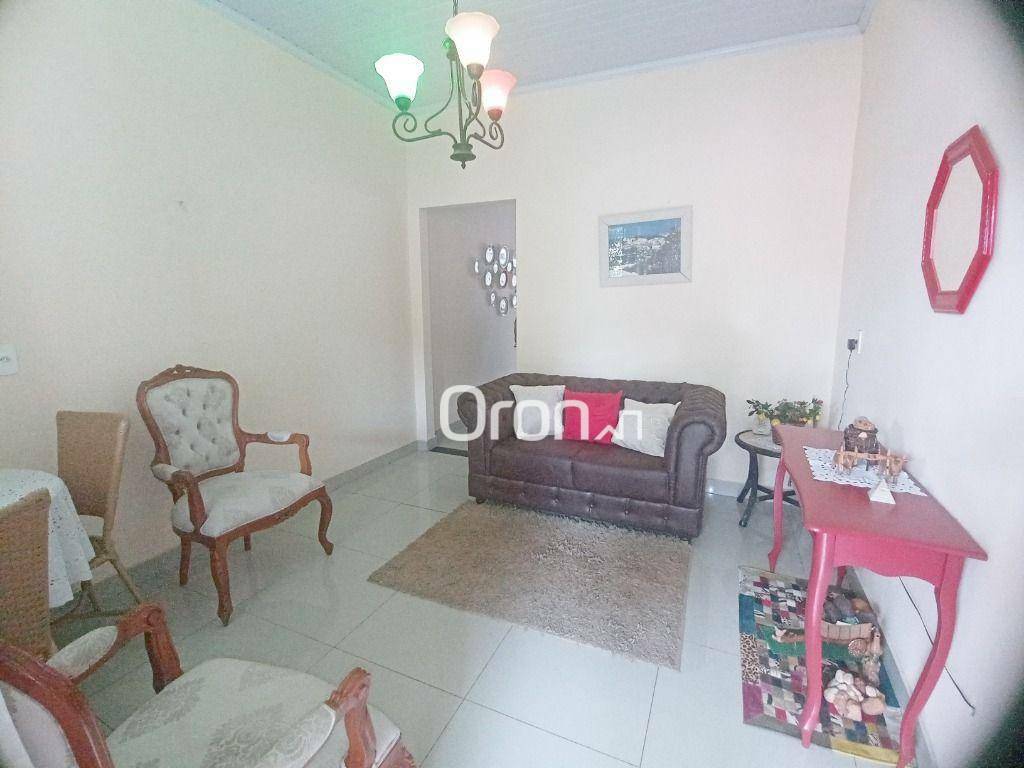 Casa à venda com 3 quartos, 259m² - Foto 2