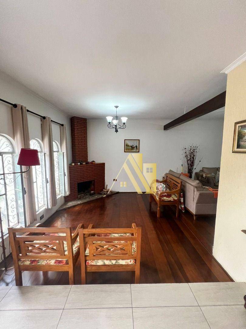 Casa à venda com 3 quartos, 235m² - Foto 2