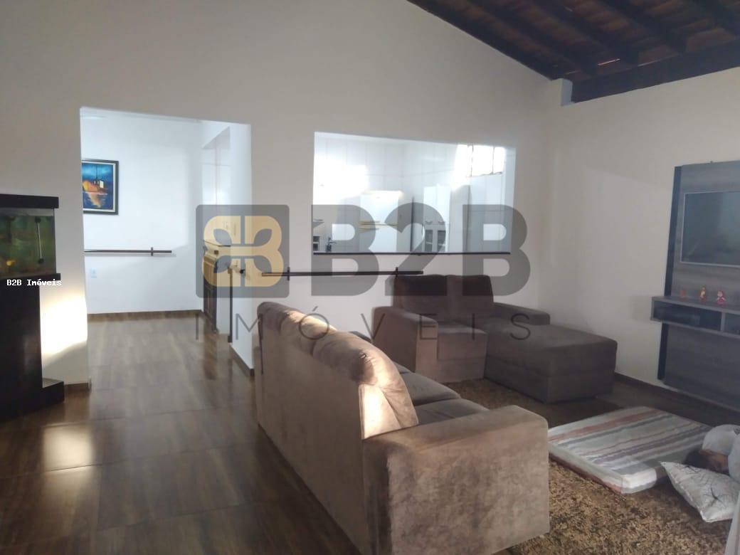 Casa à venda com 3 quartos, 132m² - Foto 3