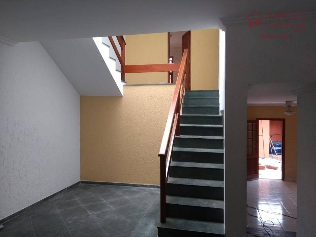 Casa para alugar com 3 quartos, 221m² - Foto 5