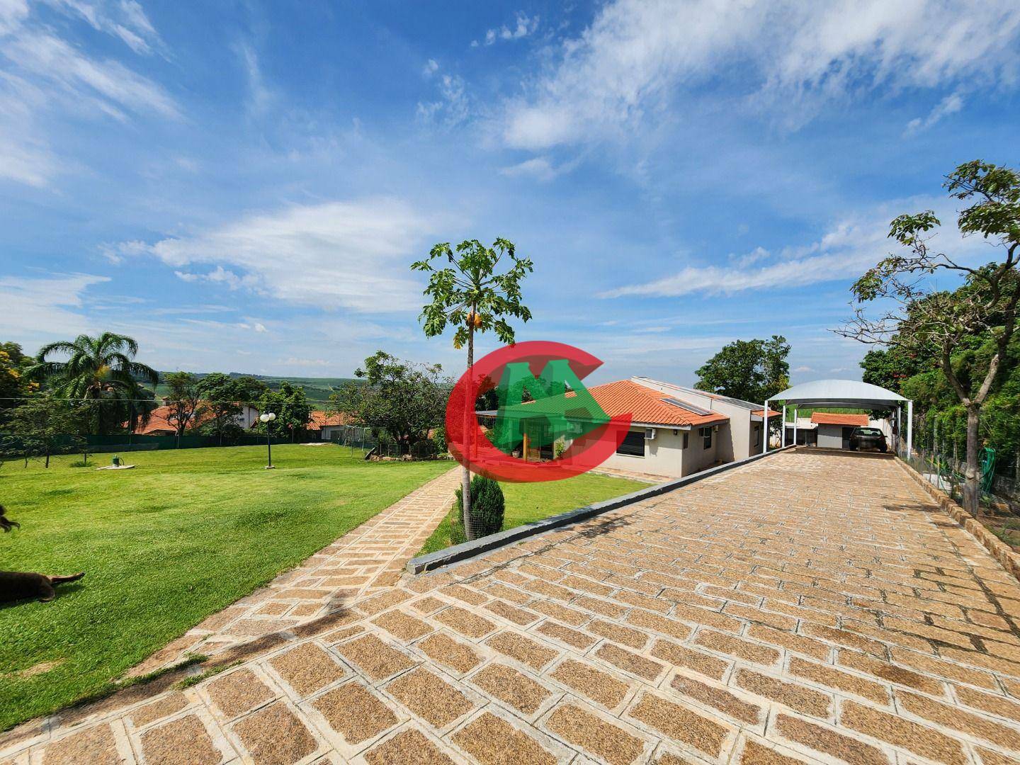 Chácara à venda com 3 quartos, 186m² - Foto 1