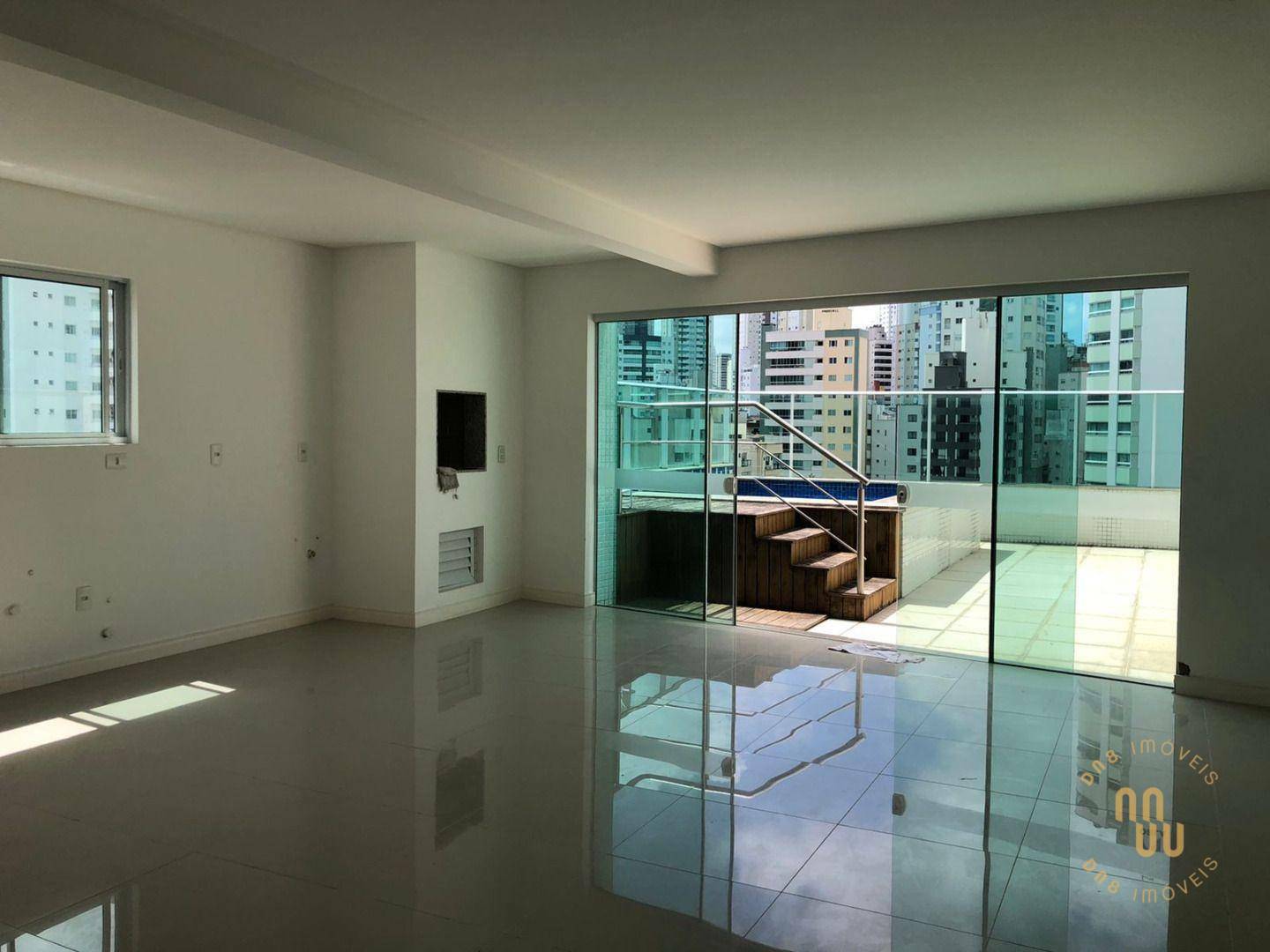 Apartamento à venda com 3 quartos, 150m² - Foto 2