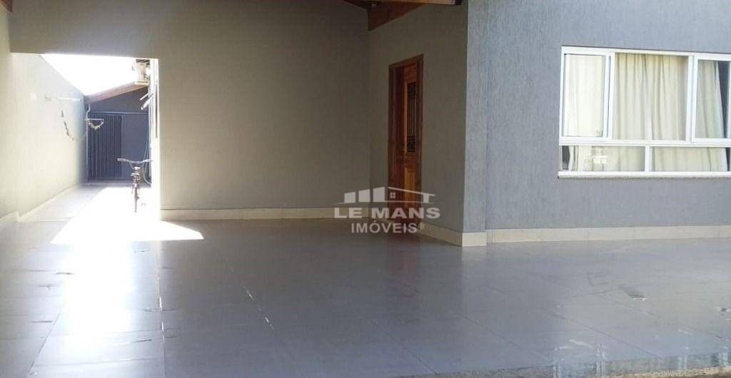 Casa à venda com 3 quartos, 173m² - Foto 1