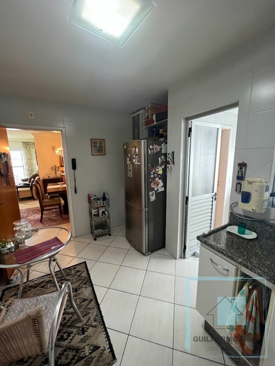 Apartamento à venda com 3 quartos, 136m² - Foto 11