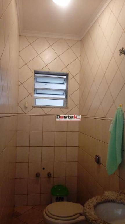 Sobrado à venda com 3 quartos, 240m² - Foto 2