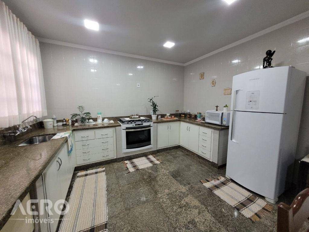 Casa à venda com 4 quartos, 363m² - Foto 55