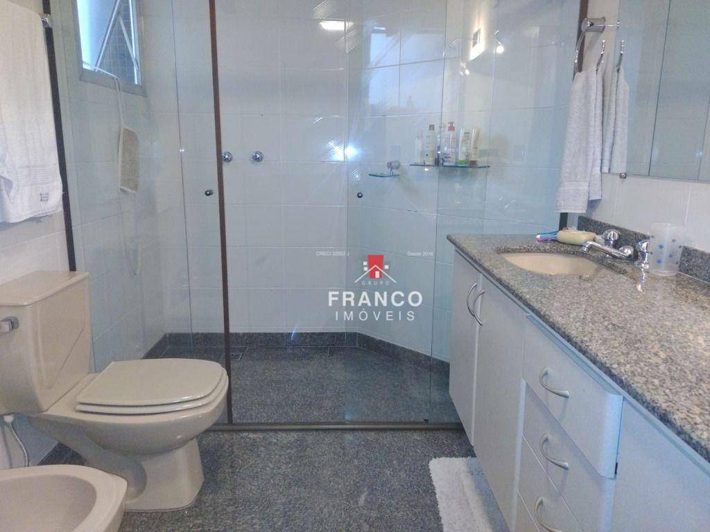 Apartamento para alugar com 3 quartos, 242m² - Foto 15