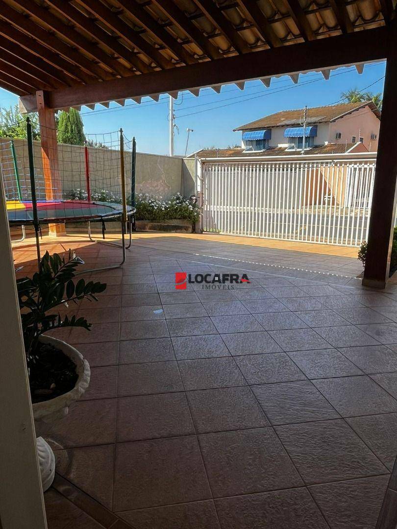 Casa para alugar com 4 quartos, 346m² - Foto 6