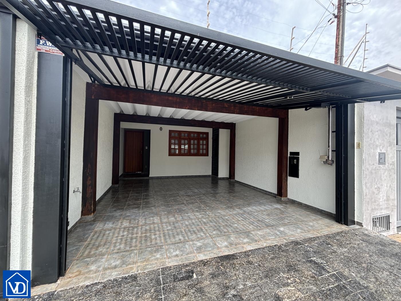 Casa para alugar com 3 quartos, 109m² - Foto 1