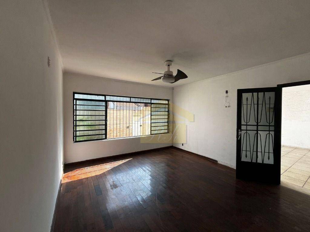 Sobrado à venda e aluguel com 3 quartos, 220m² - Foto 2