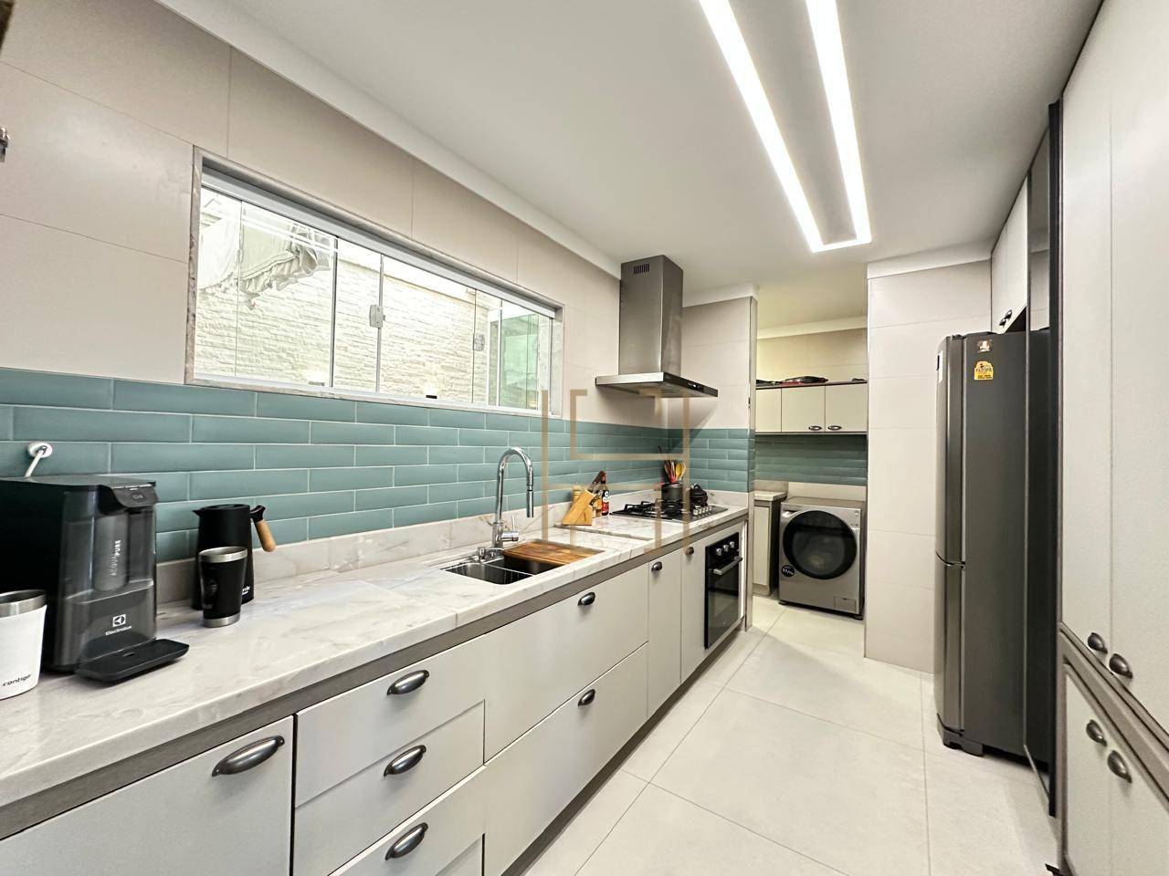 Casa à venda com 4 quartos, 170m² - Foto 15