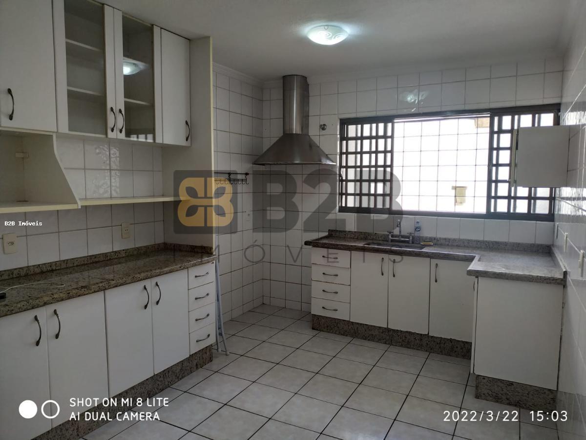 Casa à venda com 3 quartos, 200m² - Foto 5