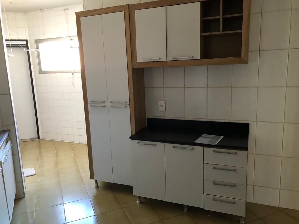 Apartamento à venda com 3 quartos, 121m² - Foto 9