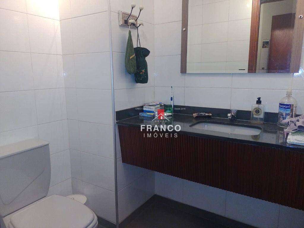 Apartamento para alugar com 3 quartos, 242m² - Foto 10