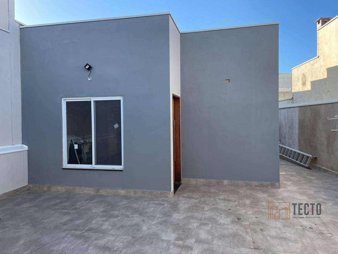 Casa à venda com 2 quartos, 60m² - Foto 2