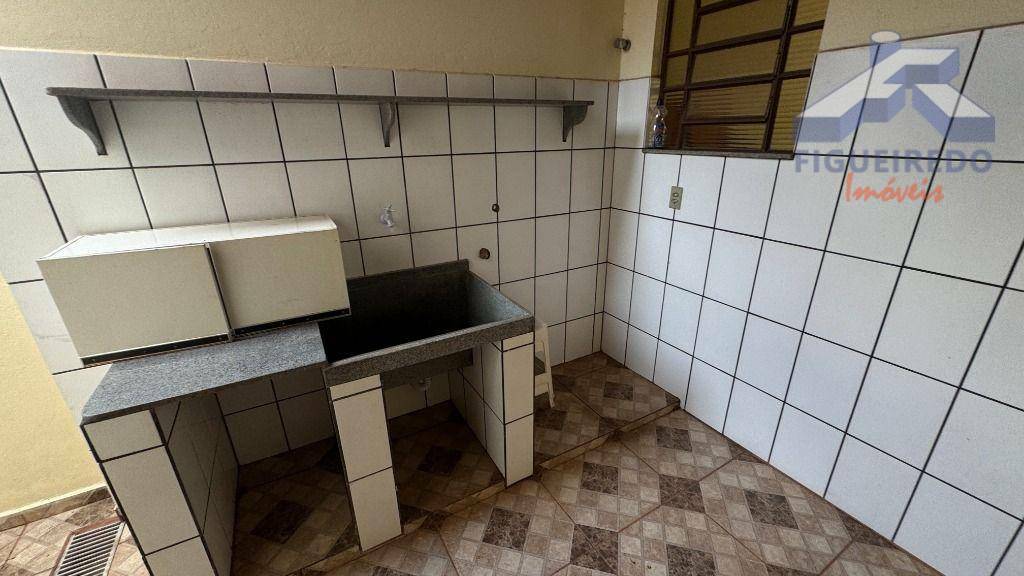 Casa à venda com 3 quartos, 212m² - Foto 9