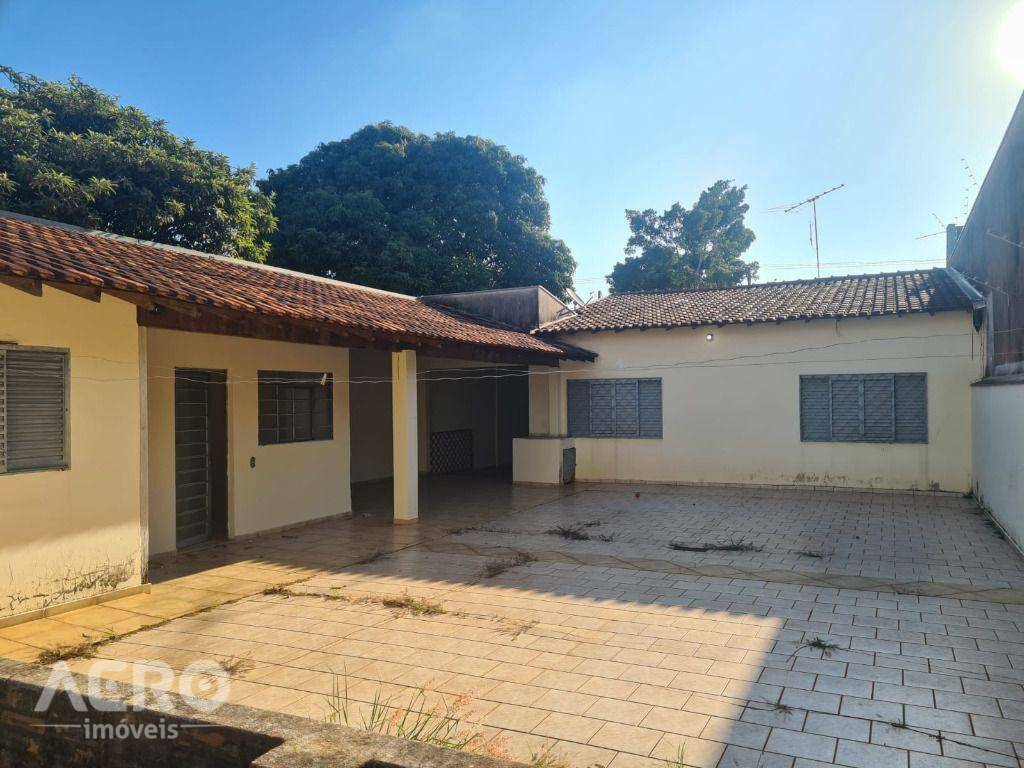 Casa à venda com 3 quartos, 182m² - Foto 2