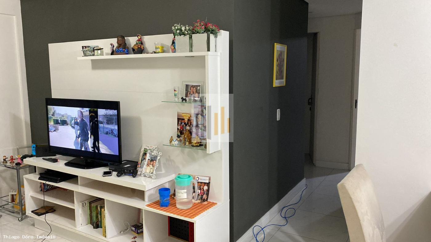 Apartamento à venda com 3 quartos, 70m² - Foto 2