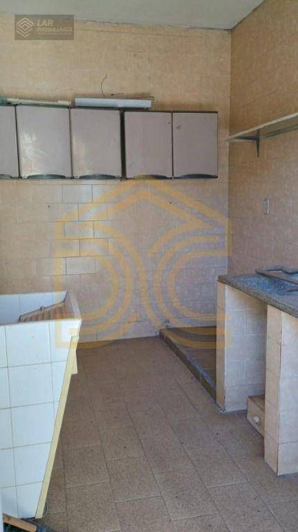 Casa para alugar com 3 quartos, 263m² - Foto 4