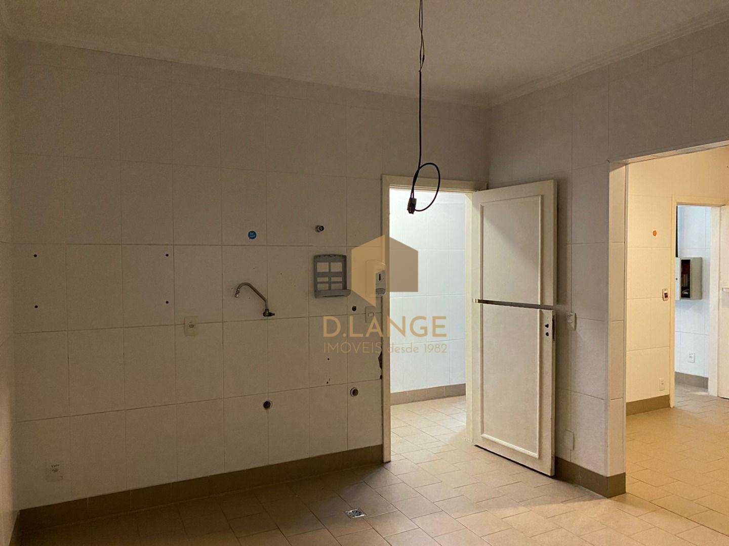 Casa para alugar com 5 quartos, 346m² - Foto 13