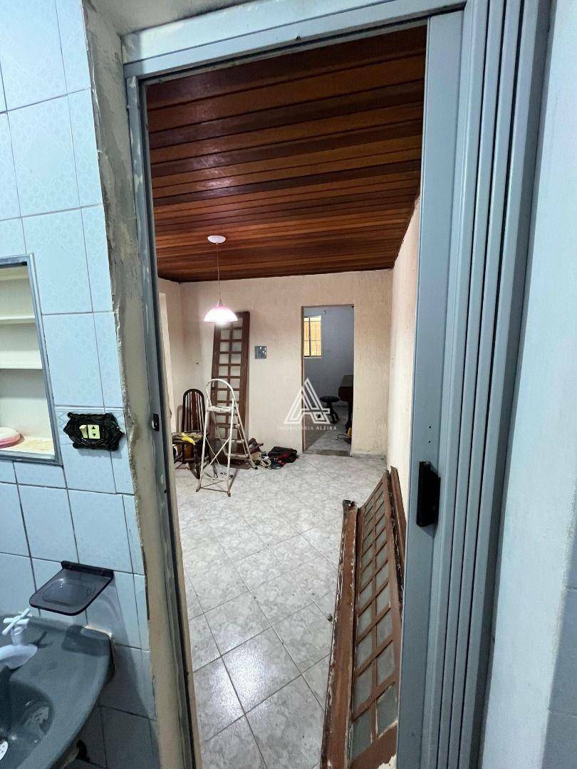 Casa para alugar com 3 quartos, 70m² - Foto 36