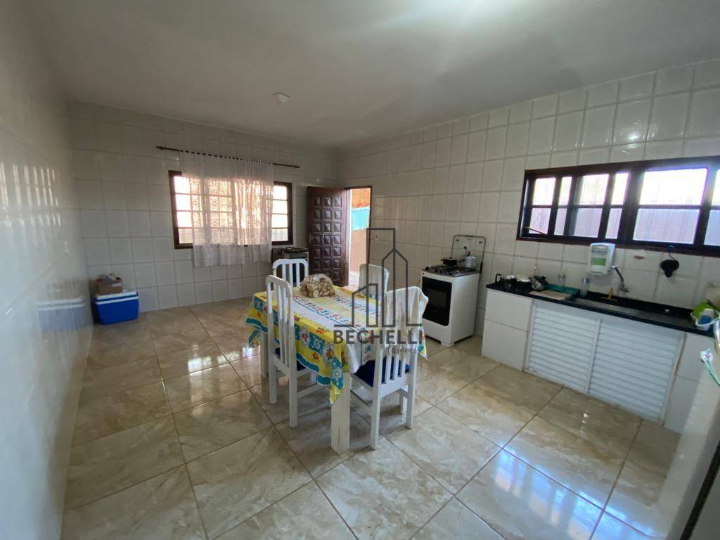 Casa à venda com 3 quartos, 162m² - Foto 1