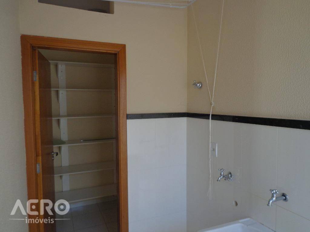 Casa à venda com 3 quartos, 230m² - Foto 27