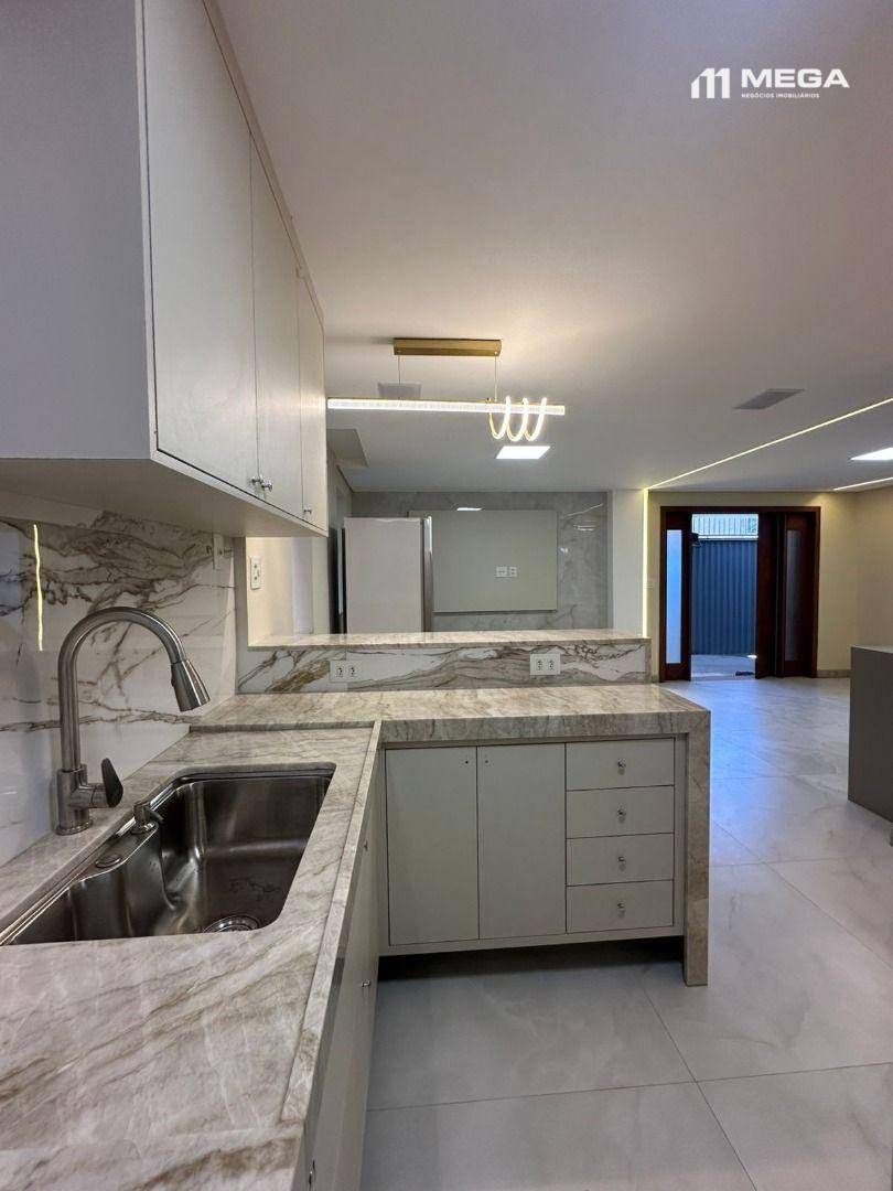 Casa de Condomínio à venda com 3 quartos, 294m² - Foto 1