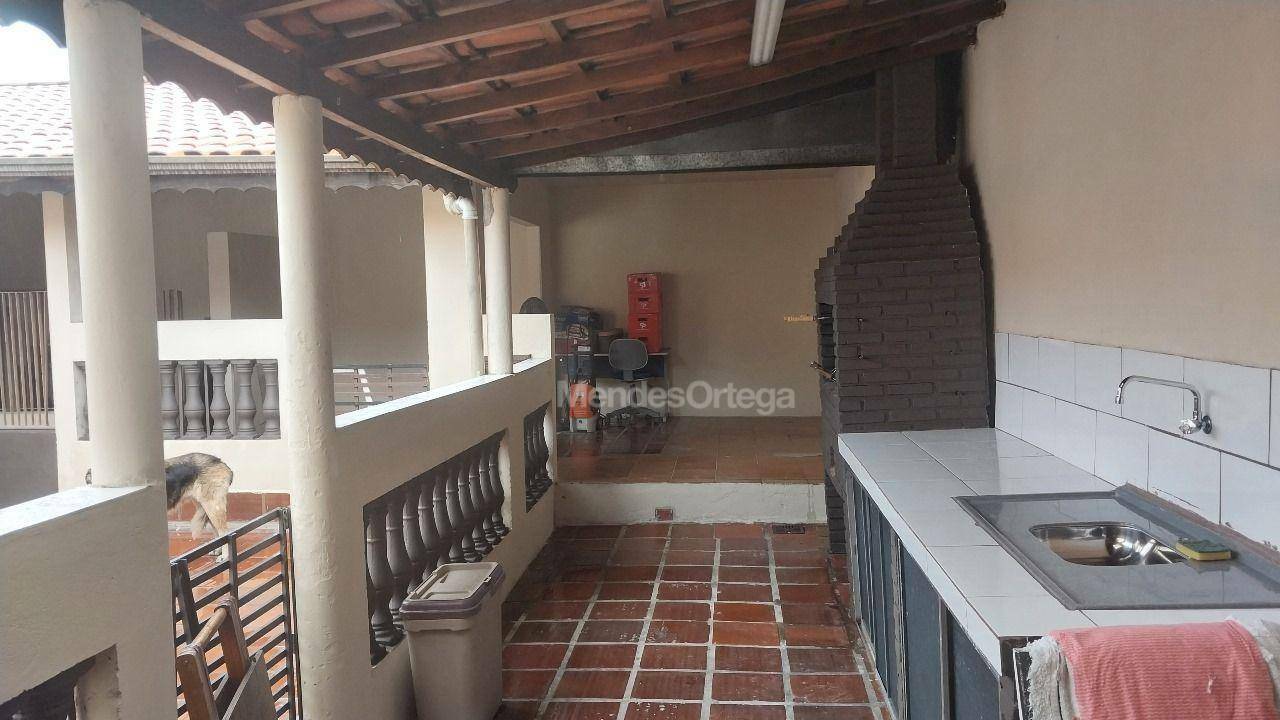 Casa à venda com 3 quartos, 214m² - Foto 11