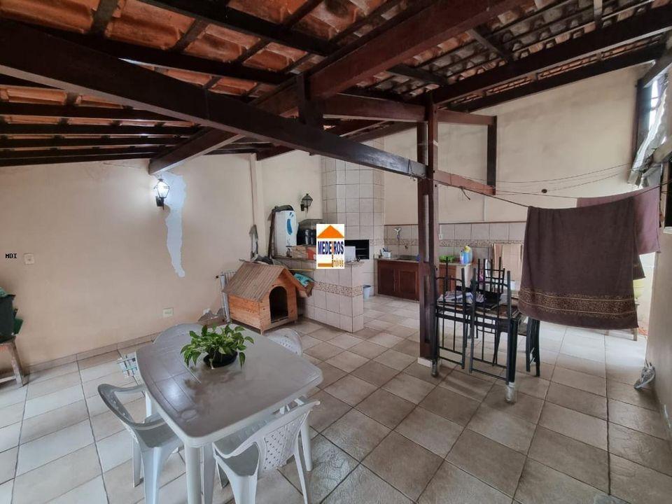 Casa à venda com 2 quartos, 150m² - Foto 1