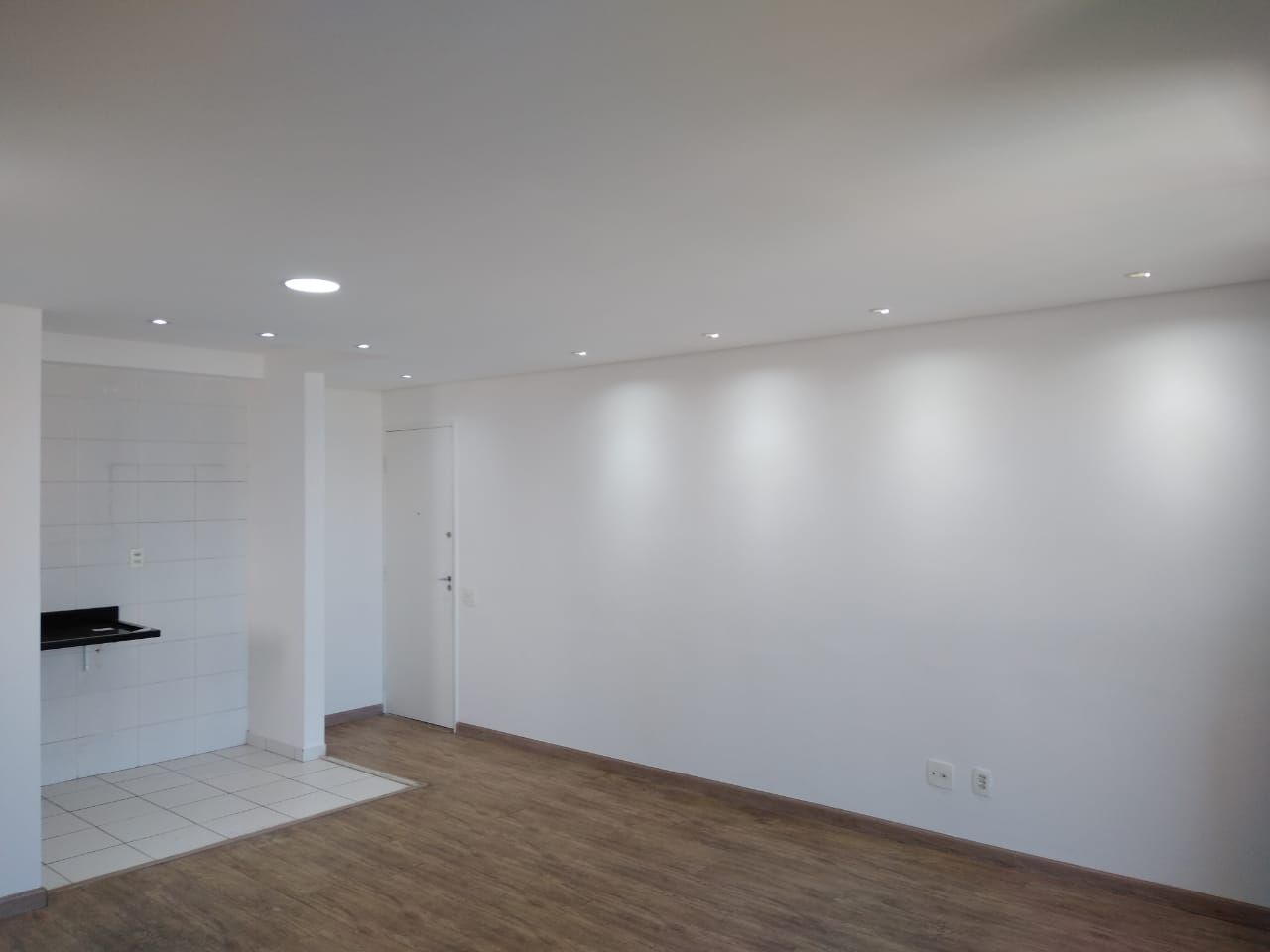 Apartamento à venda com 2 quartos, 70m² - Foto 2