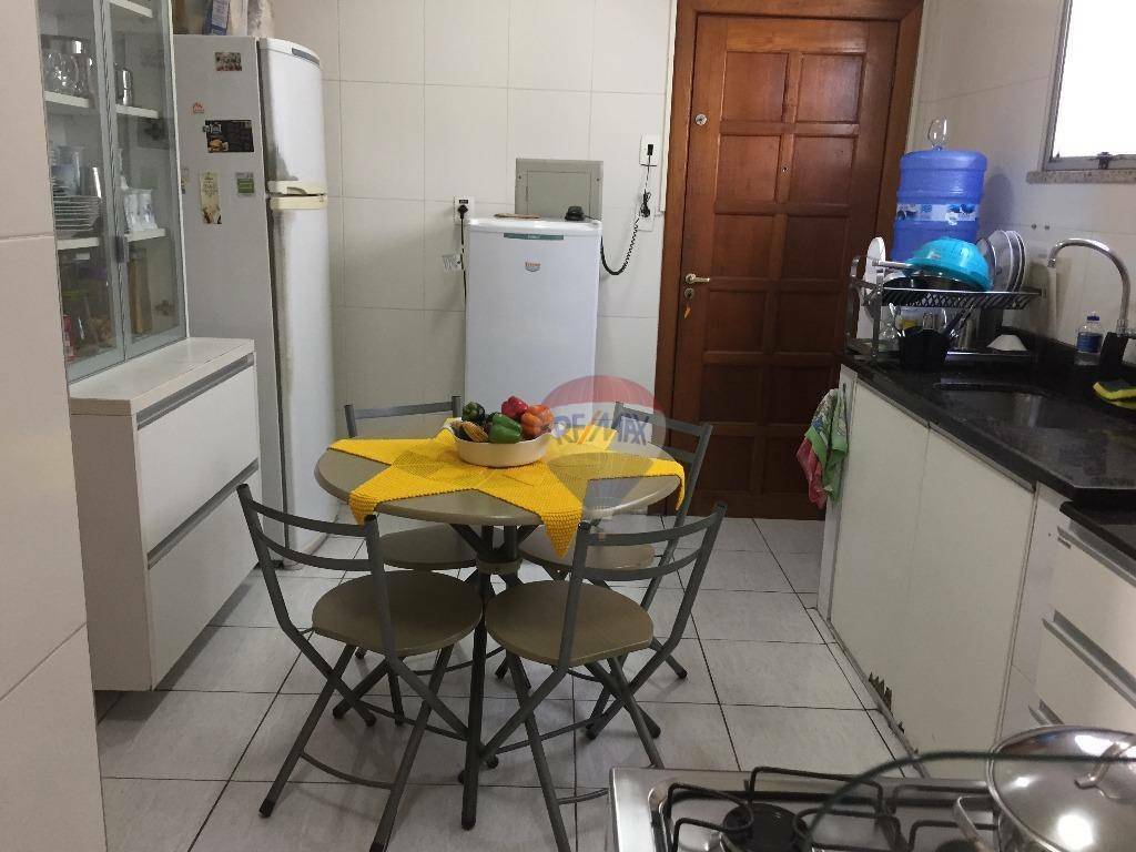 Apartamento à venda com 3 quartos, 145m² - Foto 2